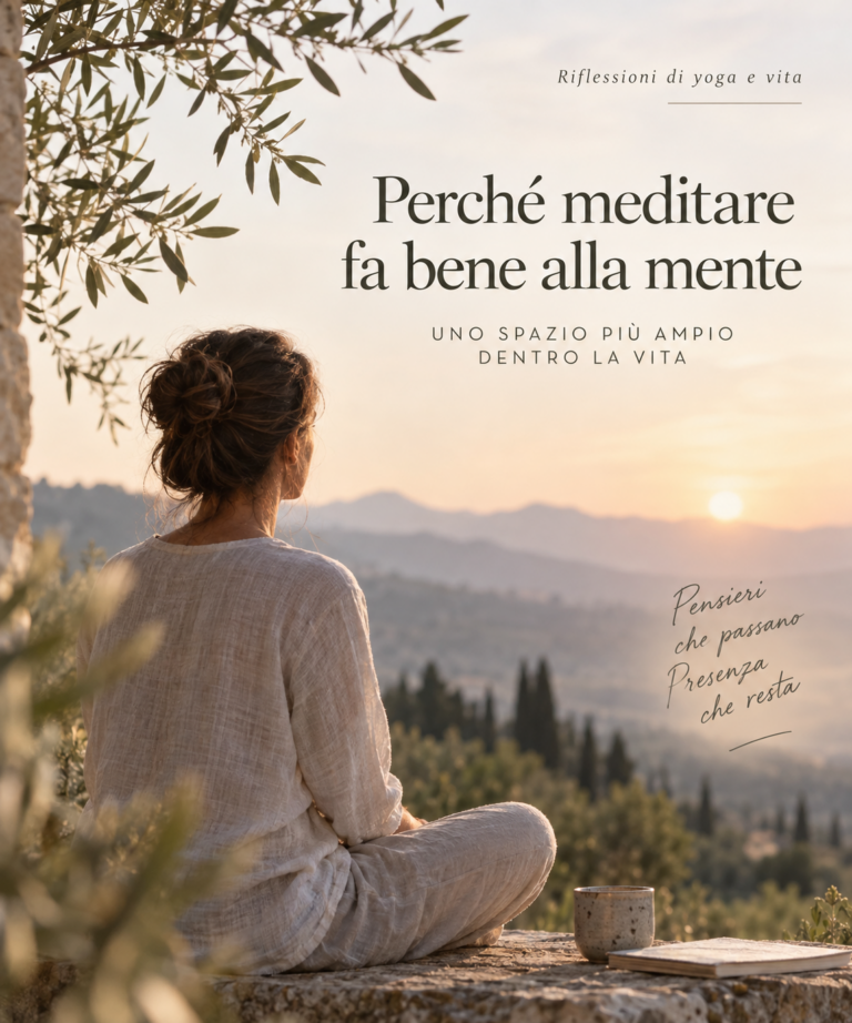 Donna seduta in meditazione al tramonto con vista sulle colline, immagine dell’articolo “Perché meditare fa bene alla mente”